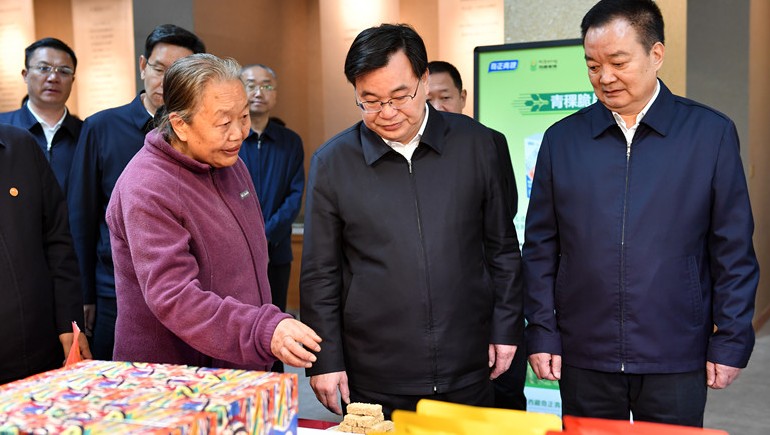西藏·甘肅工作座談會(huì)在拉薩舉行，兩省區(qū)領(lǐng)導(dǎo)蒞臨奇正青稞考察